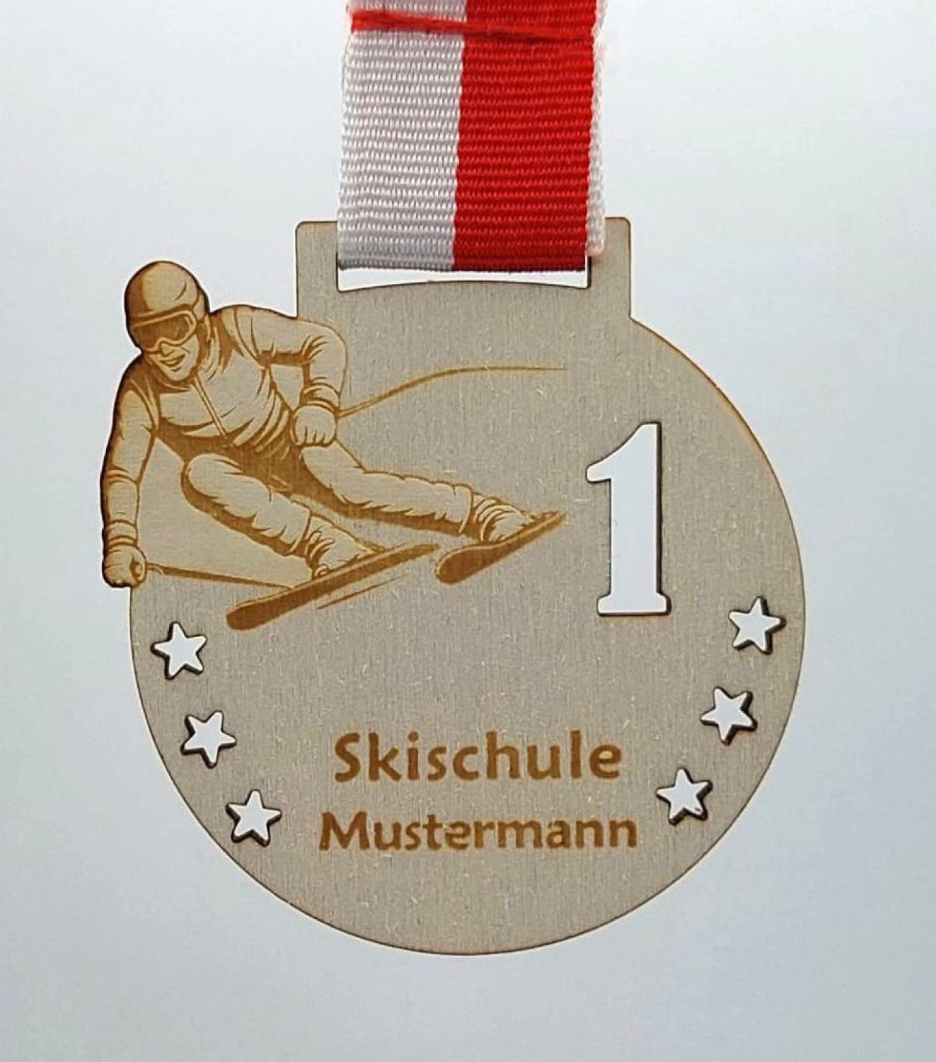 Holzmedaille mit Skifahrer und Platzierung - Durchmesser 58 mm